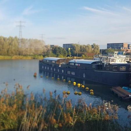 Bed and Breakfast Wheelhouse Euphrate Houseboat Diemerbrug Exteriér fotografie