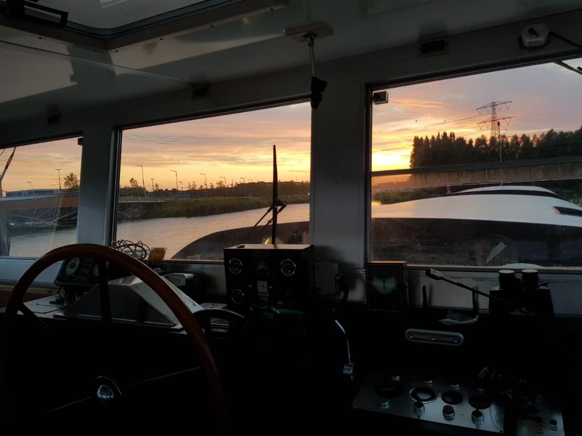 Bed and Breakfast Wheelhouse Euphrate Houseboat Diemerbrug Exteriér fotografie