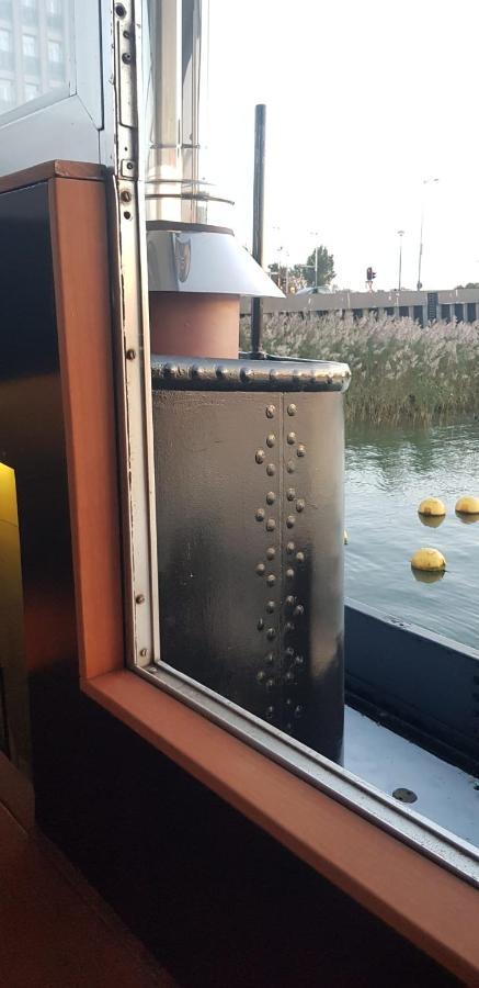 Bed and Breakfast Wheelhouse Euphrate Houseboat Diemerbrug Exteriér fotografie