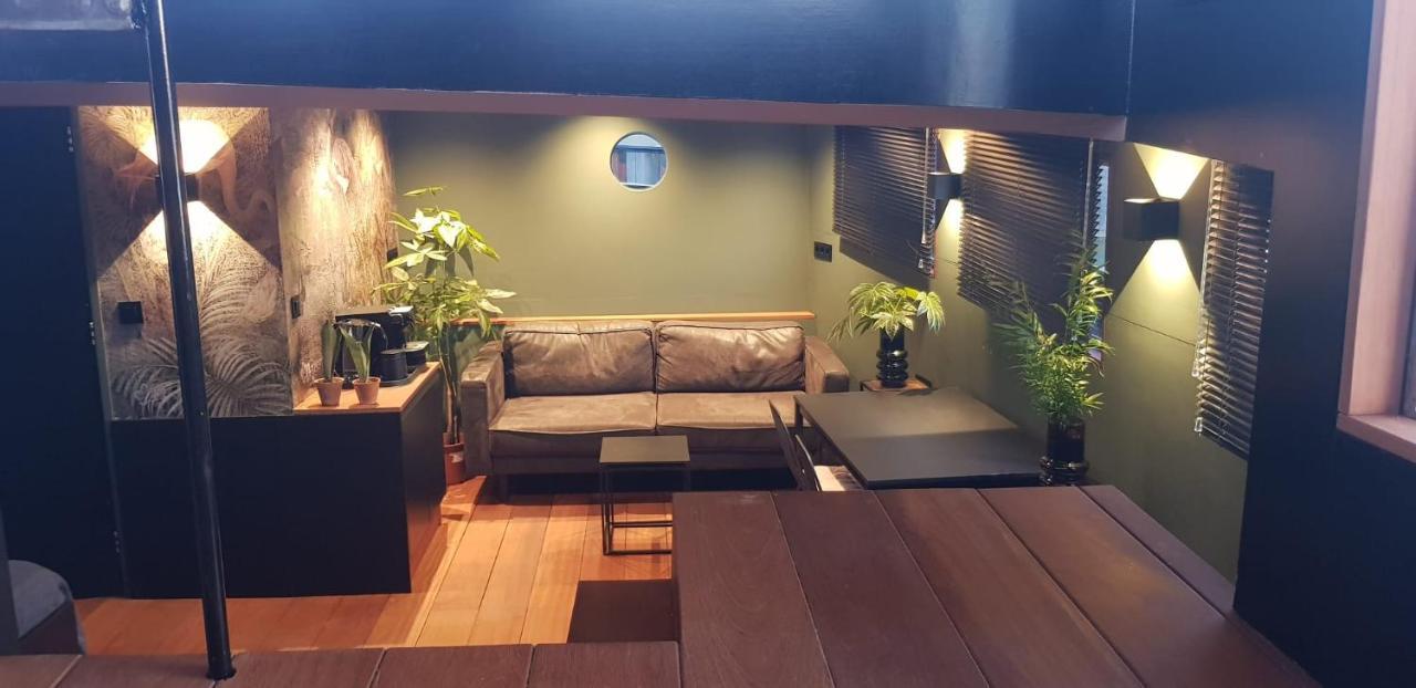 Bed and Breakfast Wheelhouse Euphrate Houseboat Diemerbrug Exteriér fotografie