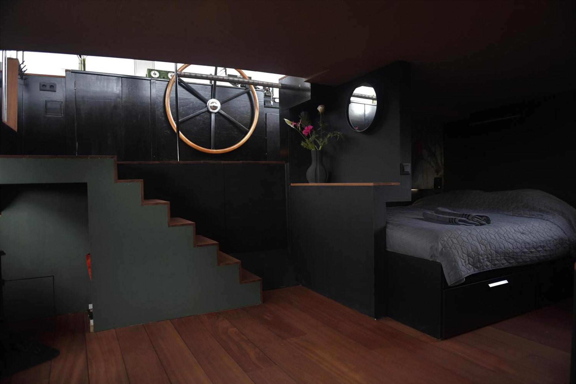 Bed and Breakfast Wheelhouse Euphrate Houseboat Diemerbrug Exteriér fotografie