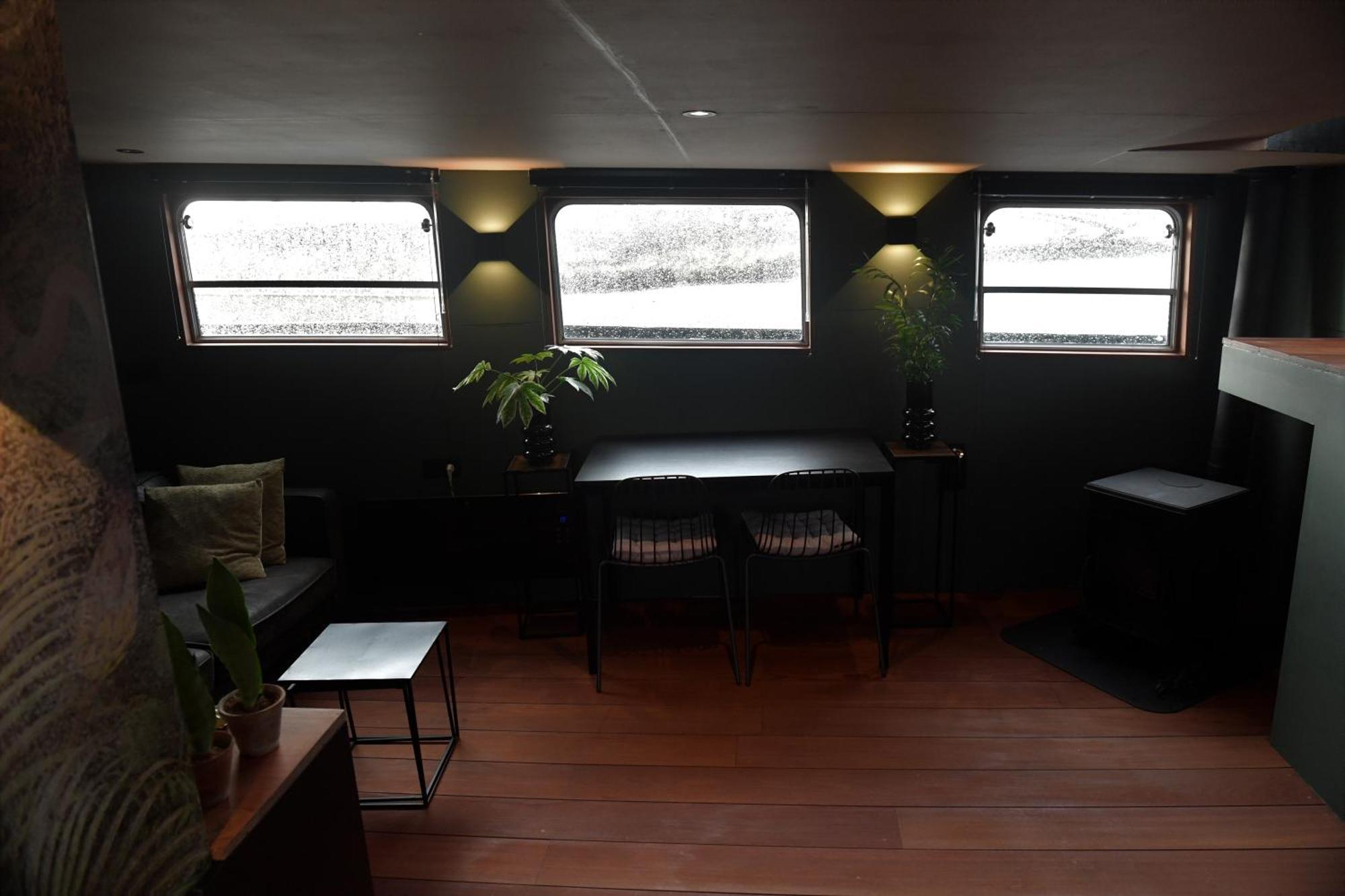 Bed and Breakfast Wheelhouse Euphrate Houseboat Diemerbrug Exteriér fotografie