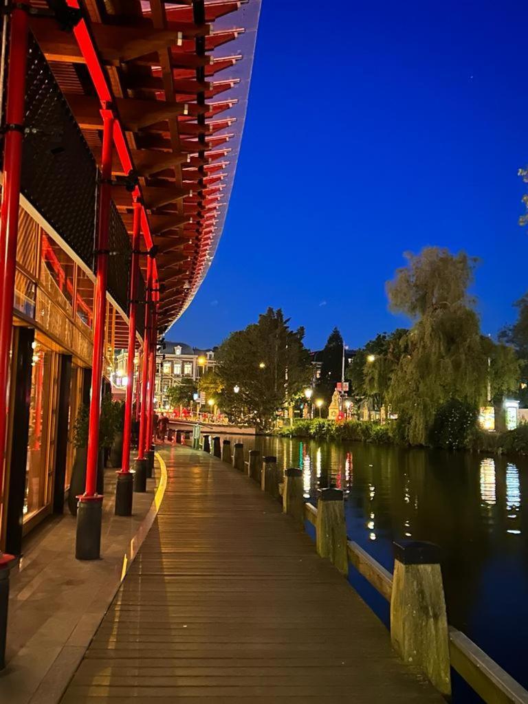Bed and Breakfast Wheelhouse Euphrate Houseboat Diemerbrug Exteriér fotografie